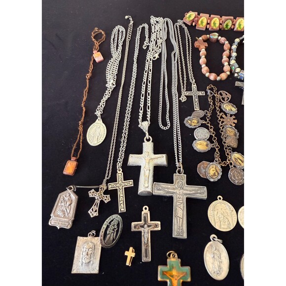 Vintage Catholic Religious Jewelry Rosaries Crucifixe Bracelets Miraculos Medals - Picture 8 of 11